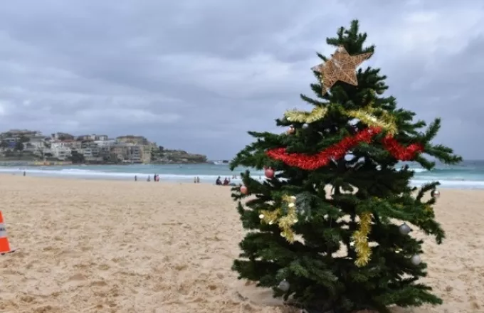 Χριστούγεννα στο Σίδνεϊ: Βροχή και κορωνοϊός κράτησαν τον κόσμο μακριά από τις παραλίες