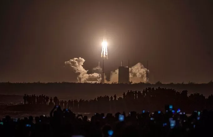 Aποστολή εξετελέσθη: Επιστρέφει από τη σελήνη το κινεζικό διαστημικό σκάφος Chang’e 5