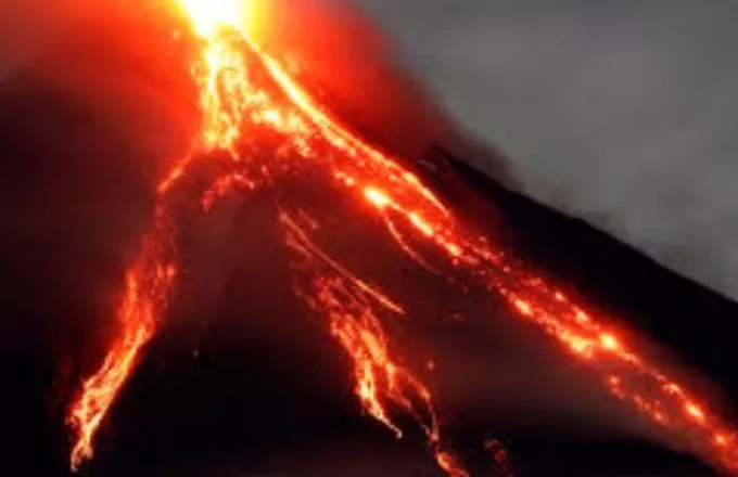 «Ξύπνησε» το ηφαίστειο της Αίτνας- Σε ύψος 100 μέτρων έφτασε η λάβα (pics)
