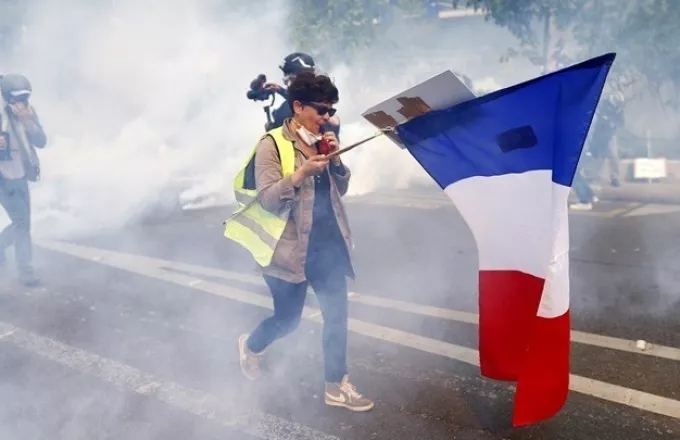 Παρίσι: Σοβαρά επεισόδια και δακρυγόνα στη διαδήλωση κατά της αστυνομικής βίας
