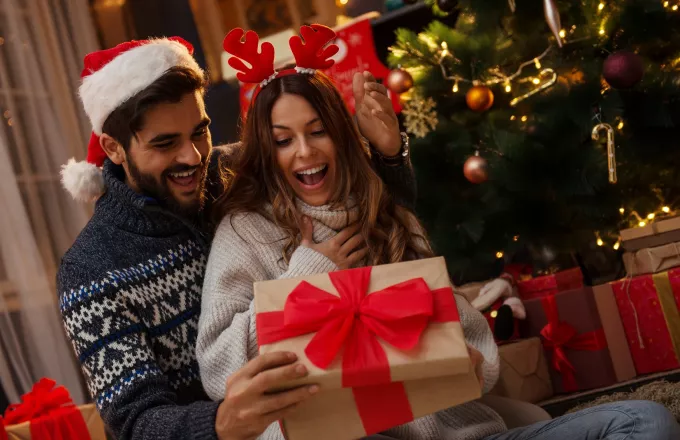 Στατιστικά πιο ευτυχισμένοι όσοι στολίζουν νωρίς για τα Χριστούγεννα, λένε οι ψυχολόγοι