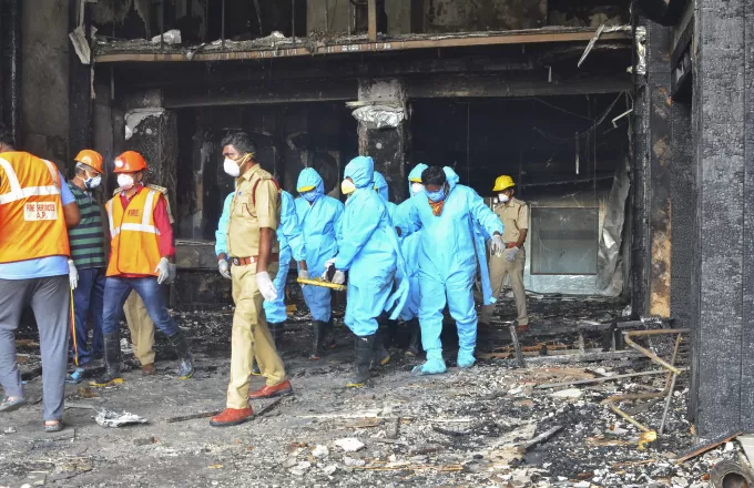 Ινδία: 10 βρέφη έχασαν τη ζωή τους σε πυρκαγιά στη ΜΑΦ νεογνών