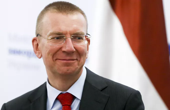 Λετονός ΥΠΕΞ: Οι χώρες της ΕΕ να στραφούν νομικά κατά της AstraZeneca για παραβίαση συμβολαίου