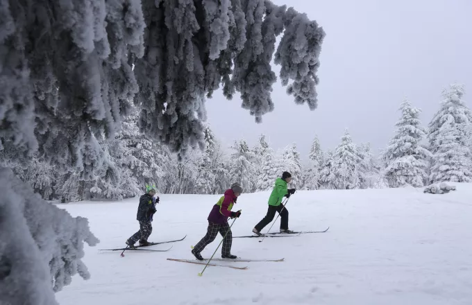 Κλειστές οι Άλπεις, κοσμοπλημμύρα στην Τσεχία- Καταγγελλία δημάρχου: Φέρνουν σκι αλλά και κορωνοϊο