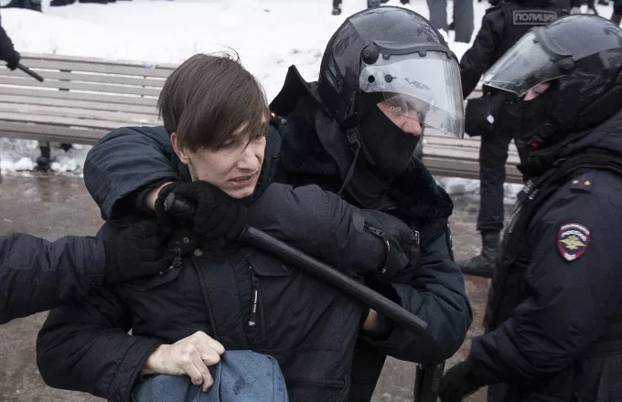 Ρωσία - Ναβάλνι: Πάνω από 3.300 οι συλληφθέντες – Στη ΜΕΘ διαδηλώτρια 