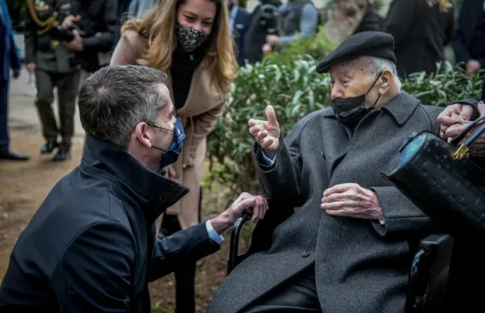 Συνάντηση Μπακογιάνη με τον 93χρονο επιζήσαντα από το Άουσβιτς Ισαάκ Μιζάν