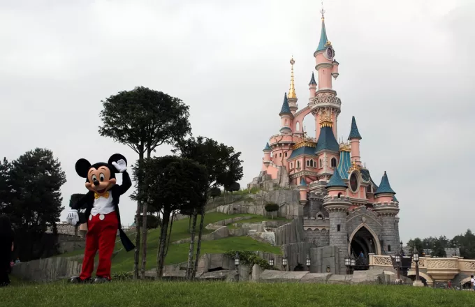 Γαλλία: Ο κορωνοϊός «παγώνει» ως τον Απρίλιο την επαναλειτουργία της Disneyland 