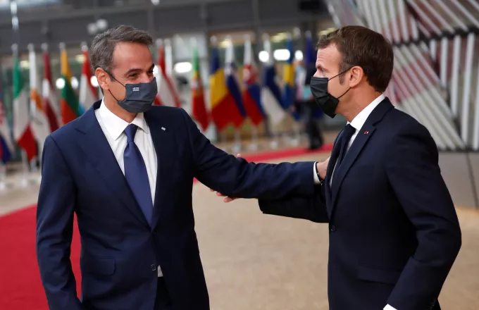 Διπλωματικές πηγές: Πρωτοβουλίες για την ενίσχυση των σχέσεων με τη Γαλλία
