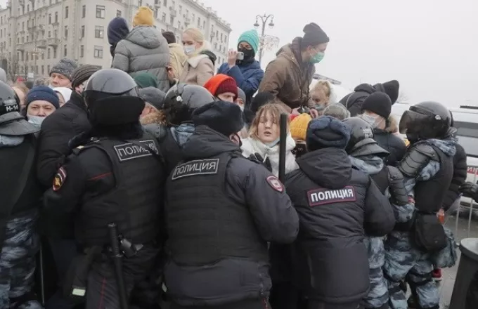 Ρωσία- MKO: Η αστυνομία έθεσε υπό κράτηση 261 ανθρώπους σε πορείες υπέρ του Ναβάλνι