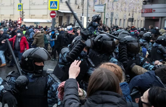 ΕΕ και Στέιτ Ντιπάρτμεντ κατά Ρωσίας για τη βία εναντίον διαδηλωτών