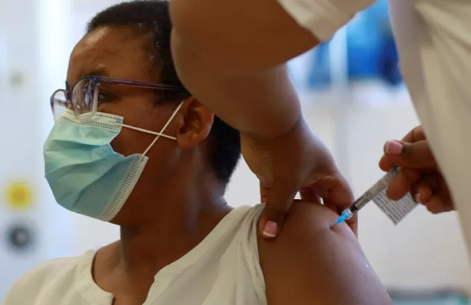 Μελέτη: Η νοτιοαφρικανική μετάλλαξη ενδέχεται να μειώνει σημαντικά την προστασία του εμβολίου Pfizer