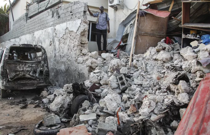 Σομαλία: 12 πράκτορες κυβερνητικής ασφάλειας νεκροί από έκρηξη βόμβας σε δρόμο 