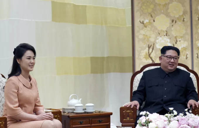 Ρι Σολ Γιου δεύρο έξω:  Η σύζυγος του Κιμ Γιονγκ Ουν σε δημόσια εμφάνιση μετά από 1 χρόνο