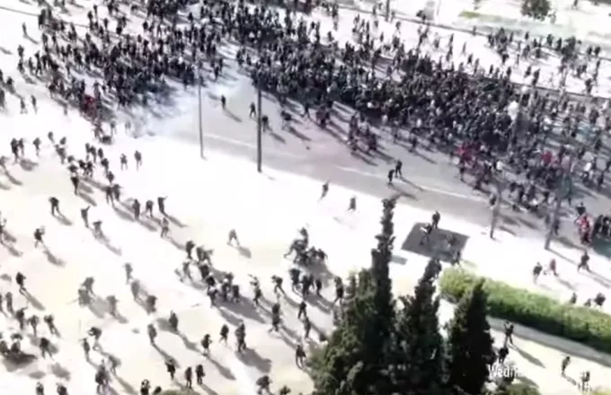 ΕΛΑΣ για πορεία: Οι αστυνομικοί δέχθηκαν επίθεση (video drone)