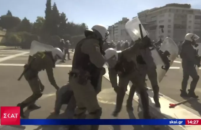 Ένταση στο πανεκπαιδευτικό συλλαλητήριο στο κέντρο της Αθήνας -Προσαγωγές (pics)