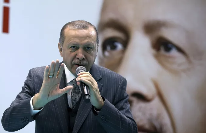 Deutsche Welle: Πώς ο Ερντογάν γαντζώνεται στην εξουσία	