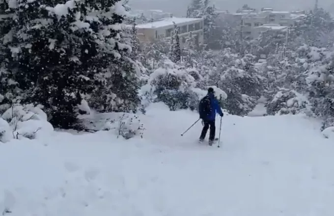 Δαμάζοντας τη Μήδεια: Ο Νορβηγός πρέσβης κάνει σκι... στη Φιλοθέη (vid)