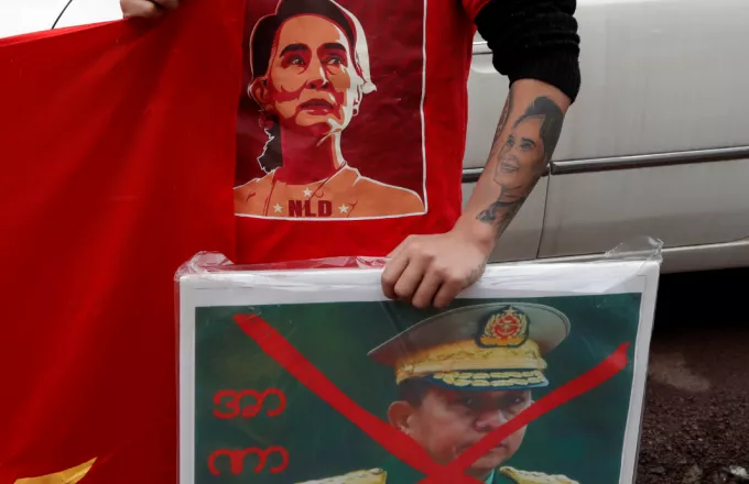 Μιανμάρ: Διαδηλώσεις κατά του πραξικοπήματος- «Μπλοκ» σε μέσα κοινωνικής δικτύωσης από τη χούντα