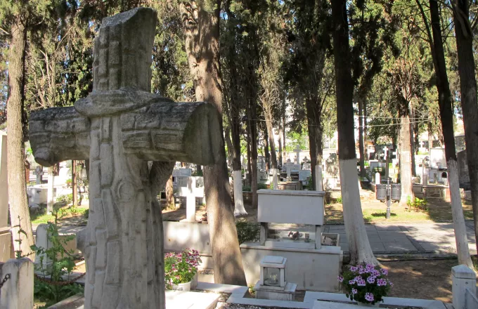 Κορωνοϊός: Ανοίγουν νέους τάφους στα κοιμητήρια Ωραιοκάστρου στη Θεσσαλονίκη