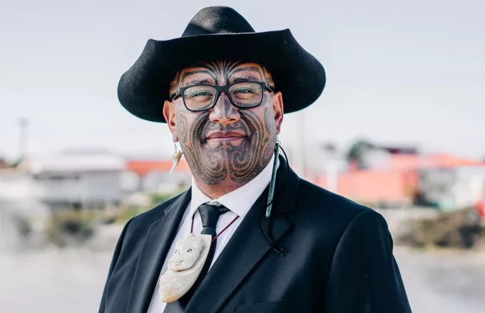 «Αποικιακή θηλιά»: Ο Μαορί βουλευτής που αρνήθηκε να φορέσει γραβάτα στη Βουλή της Νέας Ζηλανδίας
