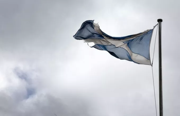 Ακόμα τρία κρούσματα της Όμικρον στη Σκωτία - Σε ισχύ τα νέα μέτρα στην Αγγλία