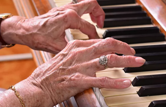 «Τροφή για την ψυχή μου»: Παριζιάνα πιανίστρια, 106 ετών θα κυκλοφορήσει το 6ο άλμπουμ της