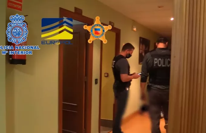 Η μεγάλη της μπάζας σχολή: Μεγάλη απάτη εξάρθρωσαν ΕΛΑΣ-Europol - 105 συλλήψεις, 11 Έλληνες (video)