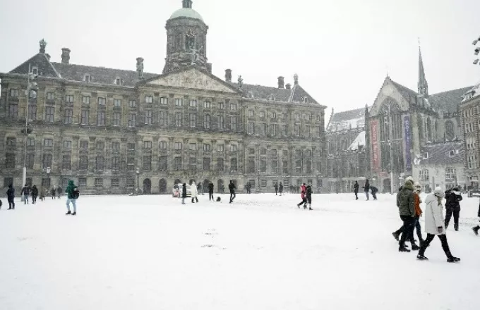 Η χιονοθύελλα Ντάρσι σαρώνει την Ευρώπη- Προβλήματα σε Ολλανδία και Γερμανία