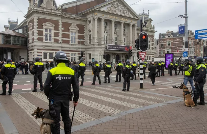 Ολλανδία: Αποκλείσθηκε η περιοχή του Κοινοβουλίου λόγω απειλής για βόμβα