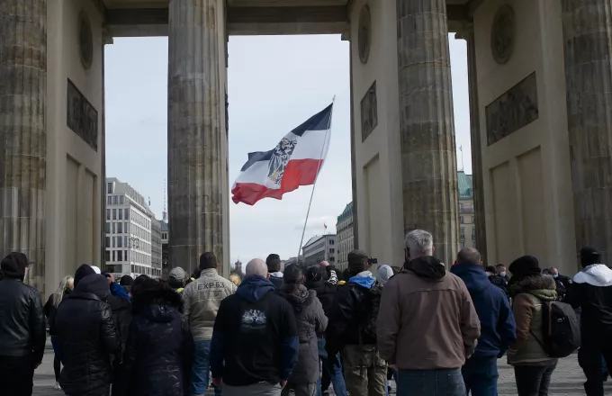 Γερμανία: Διαδηλώσεις κατά των περιοριστικών μέτρων και ταραχές στο Κάσελ