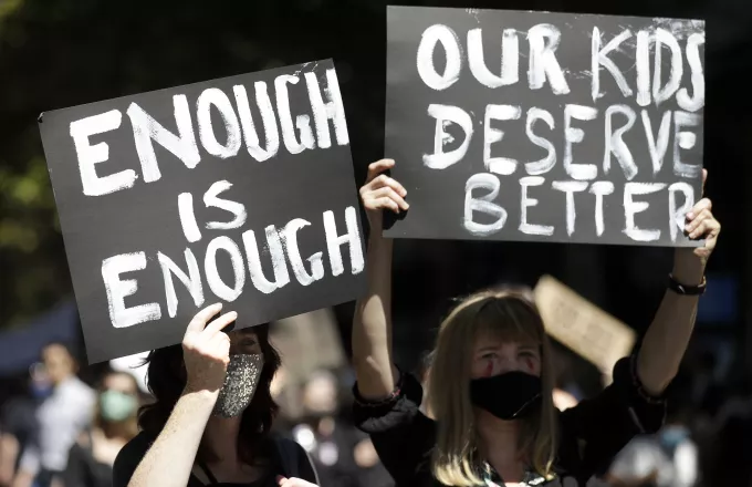 Αυστραλία: «Πόσα θύματα;» - Χιλιάδες γυναίκες στους δρόμους για την σεξουαλική βία