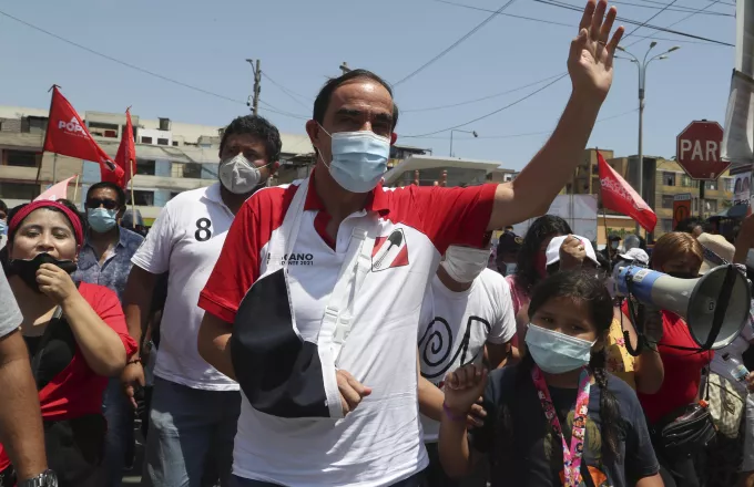 Περού: Ο δεξιός λαϊκιστής Τζόνι Λεσκάνο νέο φαβορί των προεδρικών εκλογών