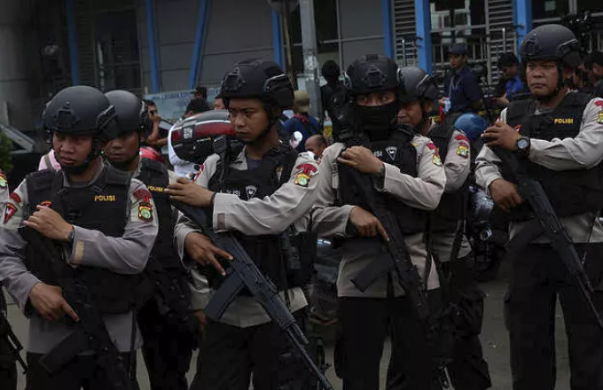 Ινδονησία: Πυροβολισμοί στο γενικό αρχηγείο της αστυνομίας, πληροφορίες για έναν νεκρό