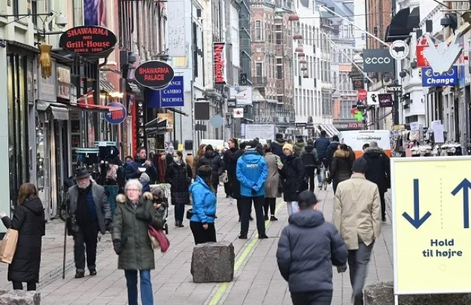 Δανία: Άτομο θετικό στην Όμικρον είχε πάει σε συναυλία με 1.600 άτομα
