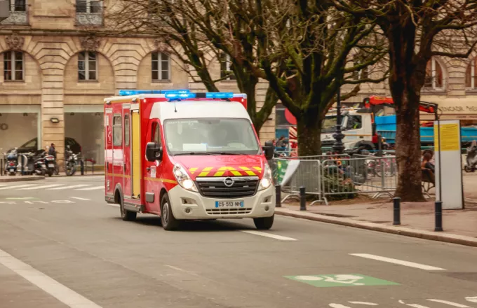 Γαλλία: Τραυματίστηκε με μαχαίρι στον λαιμό ο σκηνοθέτης Αλέν Φρανσόν μετά από επίθεση	