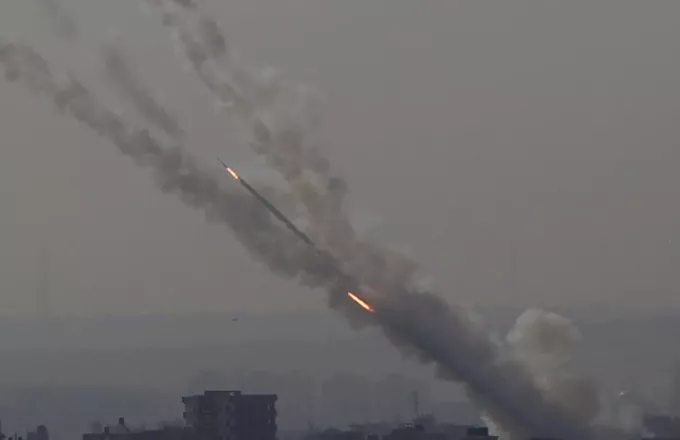 Ισραηλινοί βομβαρδισμοί στη Λωρίδα της Γάζας μετά την εκτόξευση ρουκέτας από τον παλαιστινιακό θύλακα