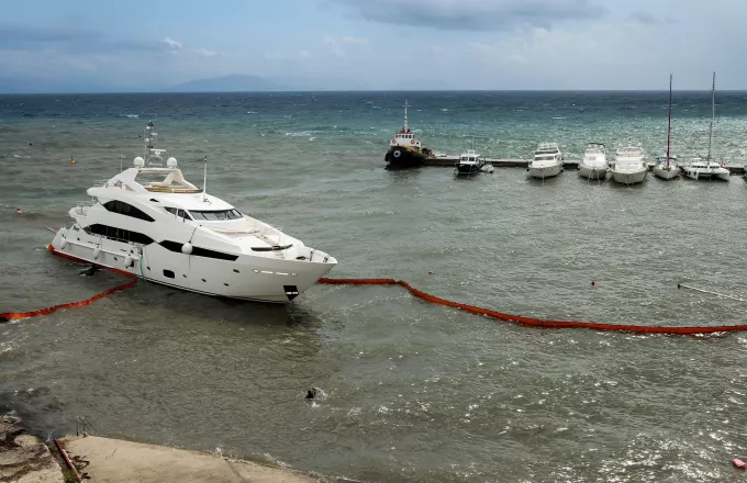 Προσάραξη θαλαμηγού στη νησίδα Πρασονήσι Οινουσσών -Καλά στην υγεία τους οι πέντε επιβαίβοντες