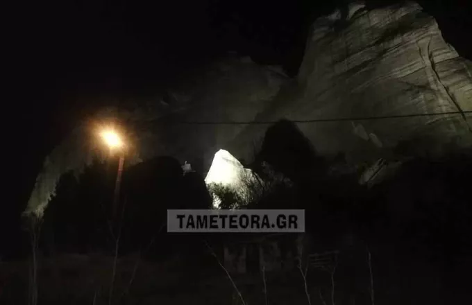 Αποκολλήθηκε βράχος στα Μετέωρα από τον σεισμό των 5,9 Ρίχτερ (pics)