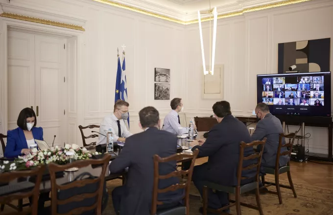 Μητσοτάκης-Υπουργικό: Ενίσχυση ΑΕΠ και 200.000 θέσεις εργασίας στην 6ετία από το σχέδιο Ανάκαμψης
