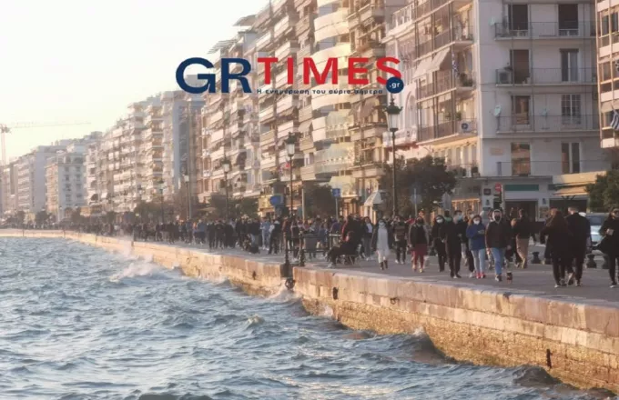Κοσμοσυρροή στην παραλία της Θεσσαλονίκης- Ανησυχία για την αύξηση κρουσμάτων (pics+video)