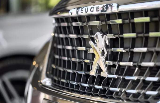 Ασώματος η κεφαλή του λέοντα στο νέο σήμα της Peugeot (pics)