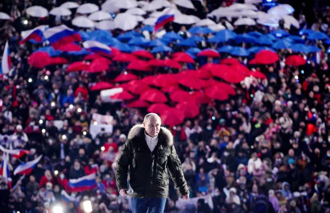Ρωσικό παράδοξο στην πανδημία: Η ομιλία Πούτιν σε γεμάτο στάδιο και τα ανοιχτά κλαμπ