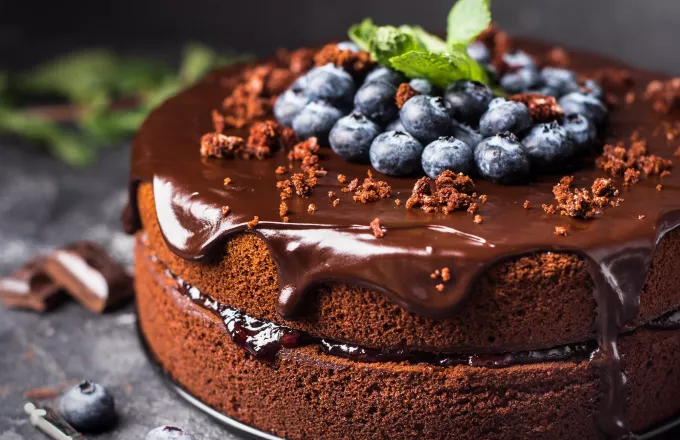 Το κέικ με frosting φιστικοβούτυρου και σοκολάτας δεν είναι τόσο δύσκολο όσο φαίνεται