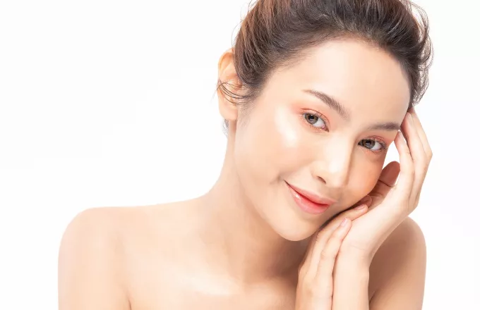 Crystal Skin: Η κορεατική βιομηχανία ομορφιάς δίνει άλλον έναν λόγο να αγαπήσουμε τη φυσική λάμψη του προσώπου