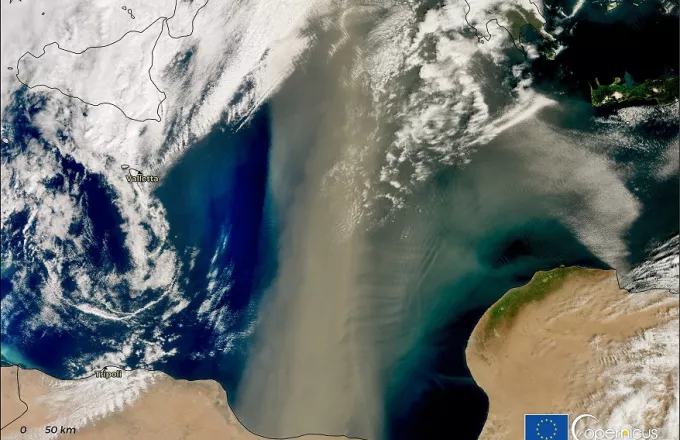 Επιβλητική εικόνα με σύννεφο σκόνης 800 χιλιομέτρων από Αφρική που «αγκαλιάζει» την Ελλάδα 