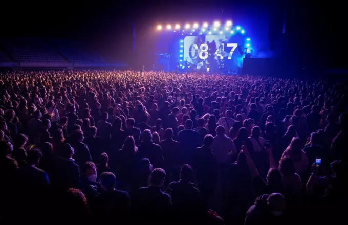 Sold-out συναυλία 5.000 ατόμων στη Βαρκελώνη - Με μάσκες, χωρίς αποστάσεις (pics, vid)  