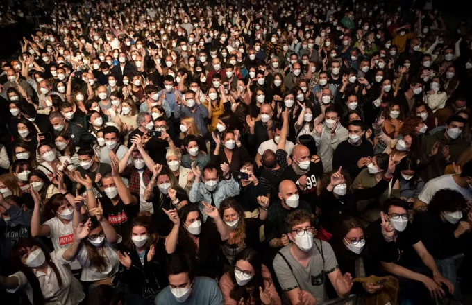 Ισπανία-Πείραμα: Καμία μετάδοση του ιού σε ροκ συναυλία, όπου οι θεατές φορούσαν μάσκες