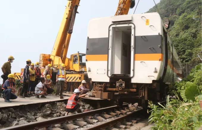 Σιδηροδρομικό δυστύχημα-Ταϊβάν: Εισαγγελείς ζήτησαν ένταλμα σύλληψης του διευθυντή εργοταξίου για το φορτηγό
