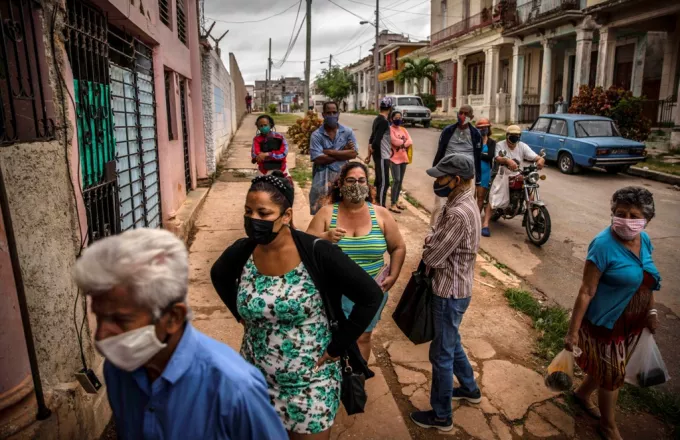 Πώς αντιμετωπίζει η Κούβα την έξαρση της πανδημίας