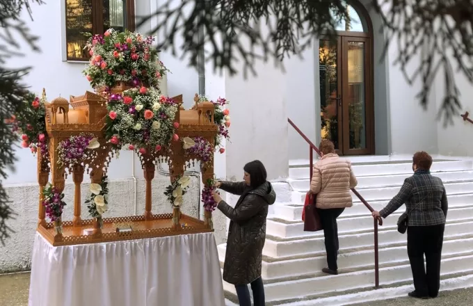 Πώς θα γιορτάσουμε φέτος το Πάσχα: Όλα τα μέτρα για εκκλησίες, πασχαλινό τραπέζι και μετακινήσεις